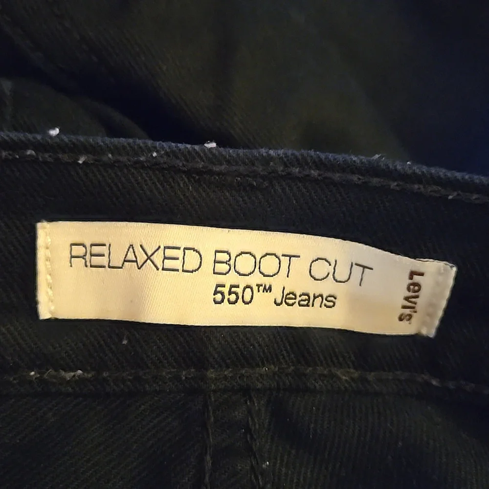 Levi's 550 relaxed boot cut Black jeans classic 5 pocket stretch 12 M Excellent…